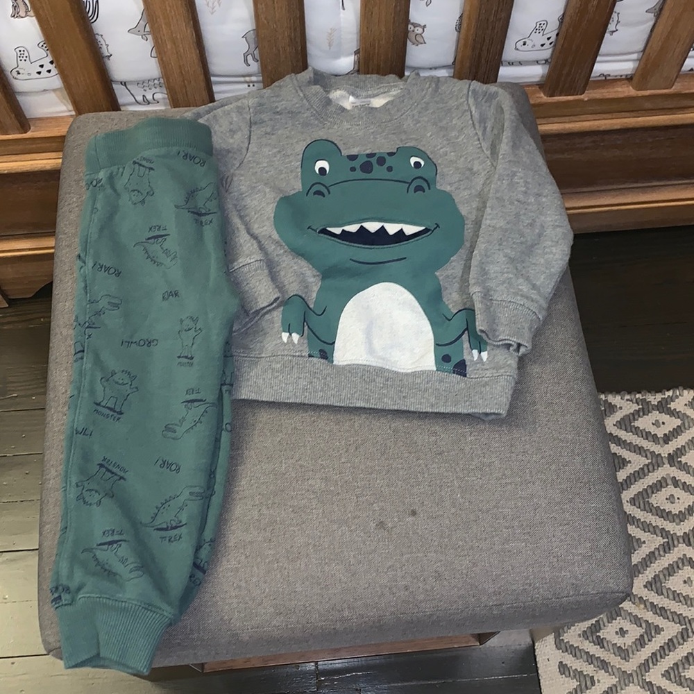 Carters 2 pc set